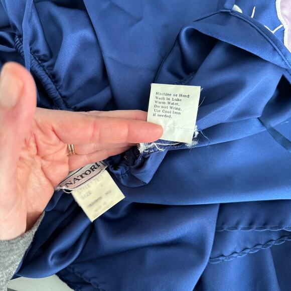 Vintage Natori Navy Blue Satin Embroidered Floral Nightgown and Robe Set Size S - Picture 8 of 9